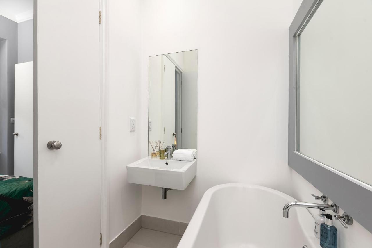 Marine Parade Sea View 2-Bedroom Apartment Brighton Exterior photo